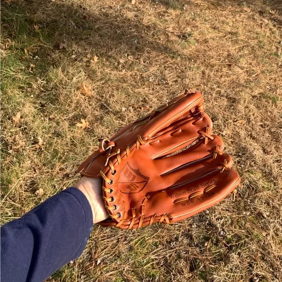 EUC, WILSON BASEBALL / SOFTBALL GLOVE. R-throw. - Picture 11 of 16
